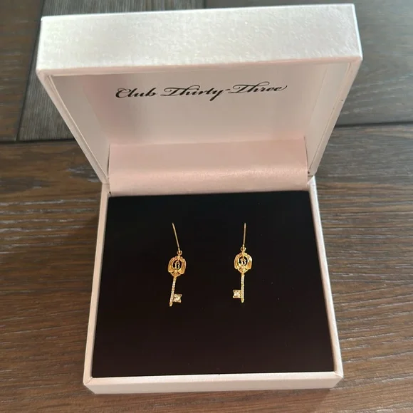 Club 33 Disneyland Exclusive Key Gold Earrings Rebecca Hook 🔑💙 - Picture 9 of 15
